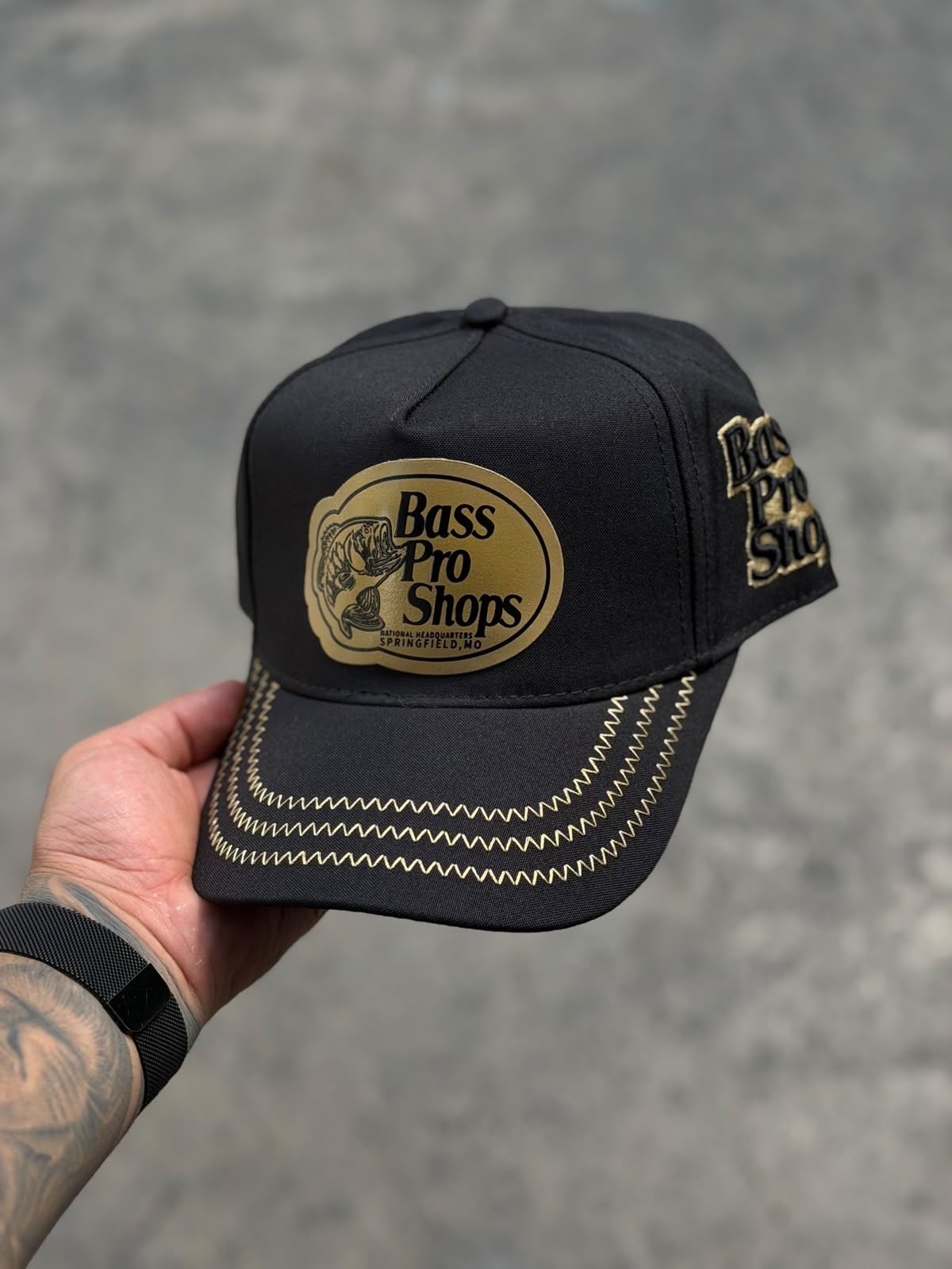 Gorra Bass Pro Shop Negra y Dorada